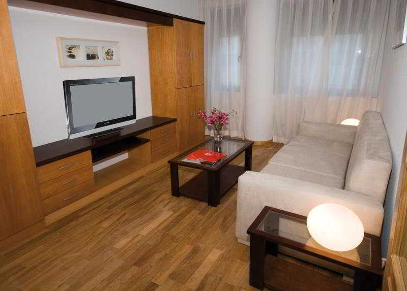 Suites Kris Aeropuerto Madrid Exterior photo